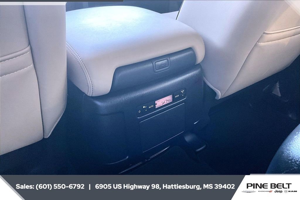 Used 2024 Nissan Armada SL w/ Captain's Chairs Package image 24