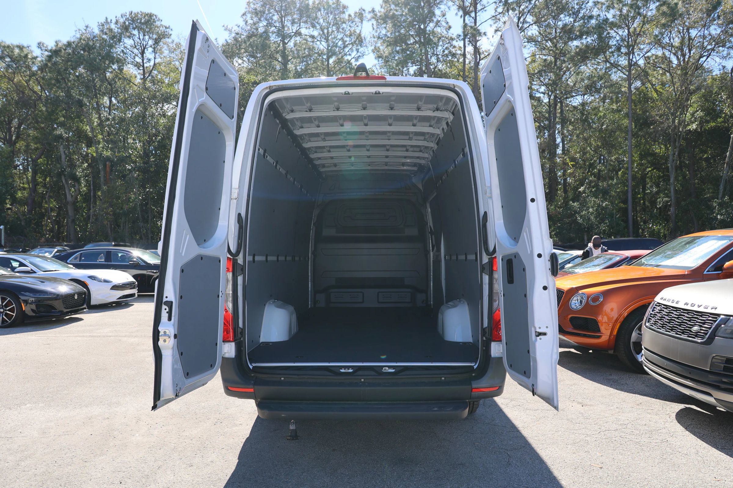 Used 2024 Mercedes-Benz eSprinter 170 Cargo image 23