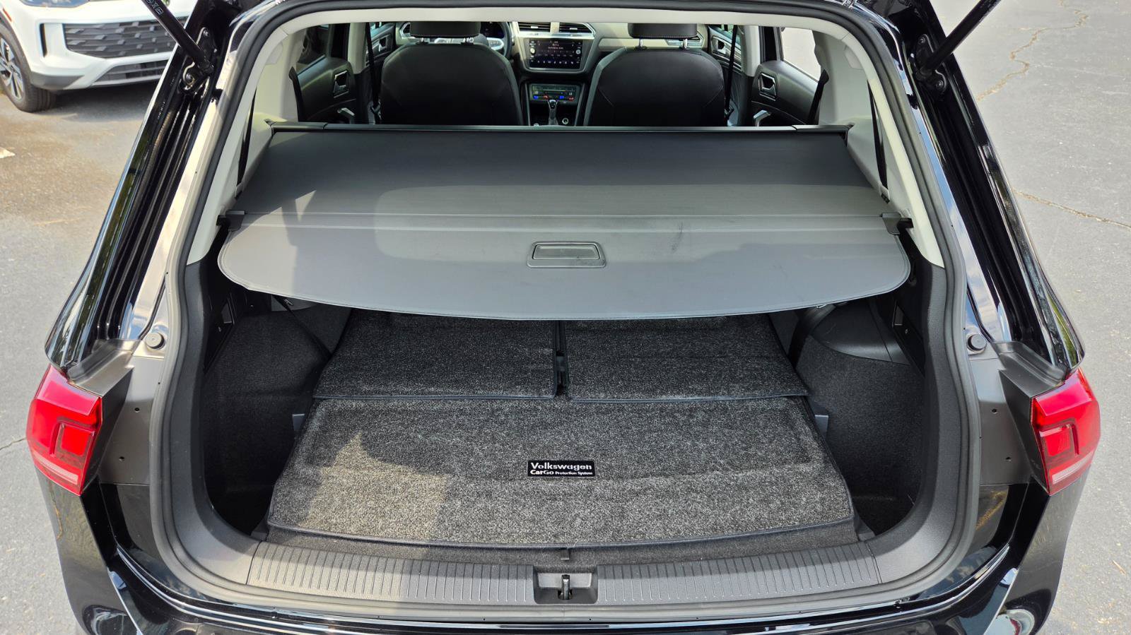 Certified 2023 Volkswagen Tiguan SE w/ Panoramic Sunroof Package FWD image 69