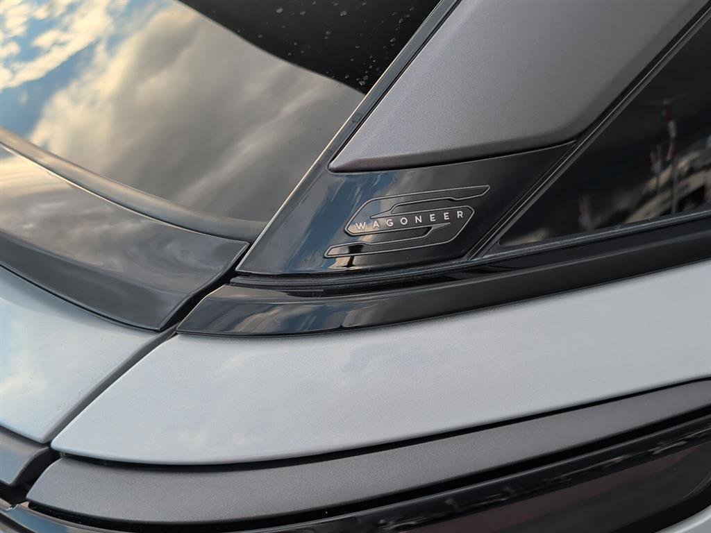 Used 2025 Jeep Wagoneer S Limited AWD/4WD image 3