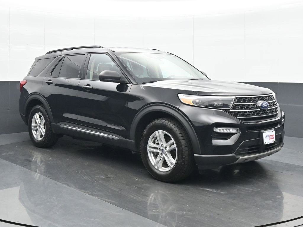 Used 2022 Ford Explorer XLT w/ Equipment Group 202A image 9