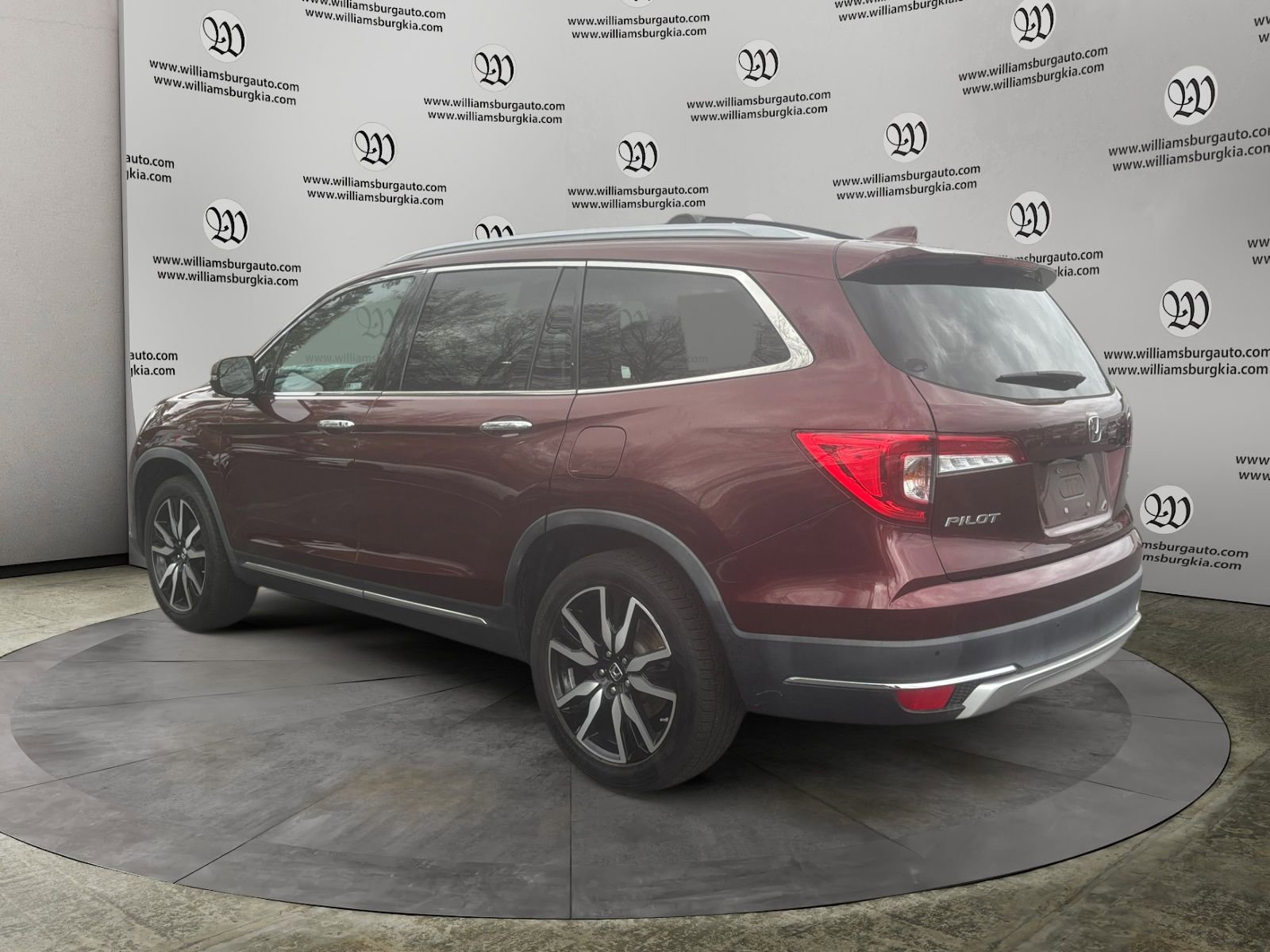 Used 2020 Honda Pilot Touring image 3