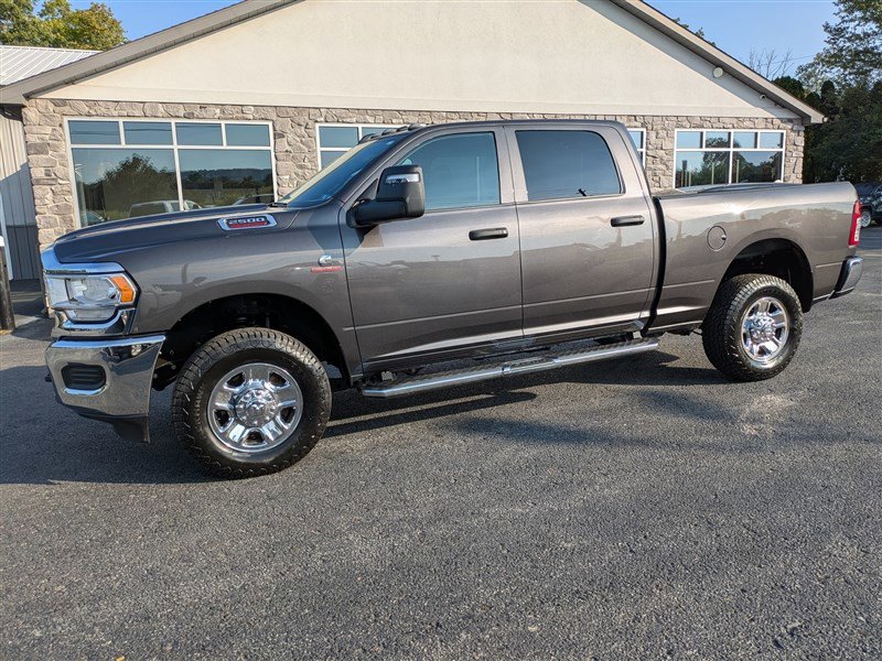 Used 2024 RAM 2500 Tradesman w/ Chrome Appearance Group image 3