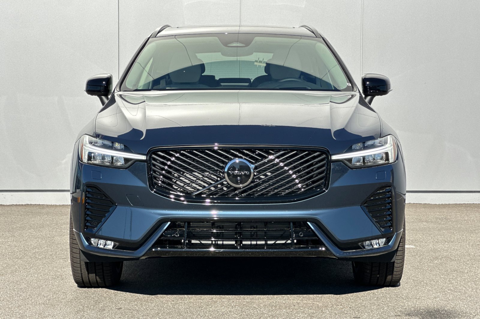 New 2026 Volvo XC60 B5 Ultra w/ Protection Package Premier image 8