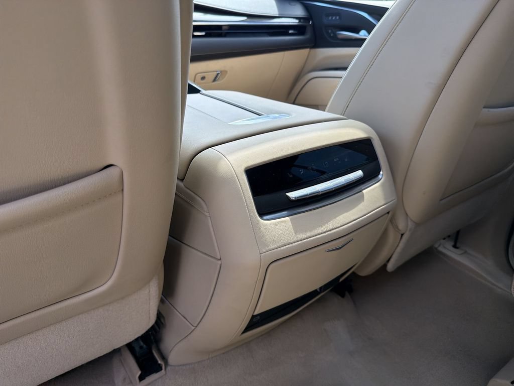 Used 2024 Cadillac Escalade Premium Luxury AWD/4WD image 23