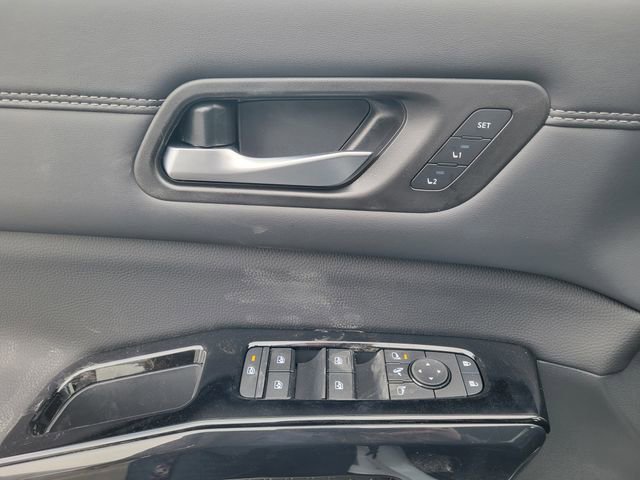 New 2026 Nissan Pathfinder Platinum w/ Cargo Package image 15