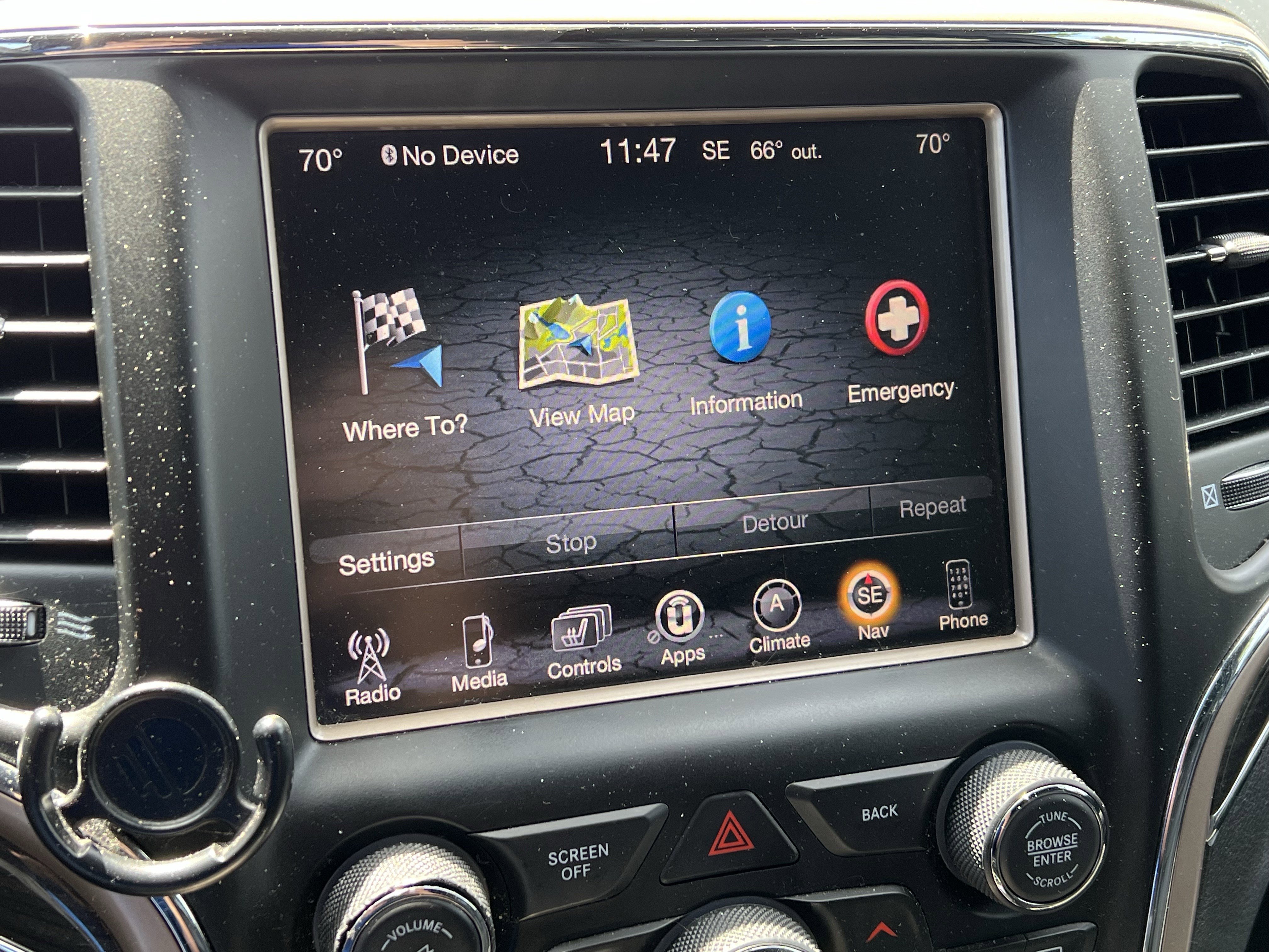 Used 2014 Jeep Grand Cherokee Overland w/ Advanced Technology Group AWD/4WD image 23