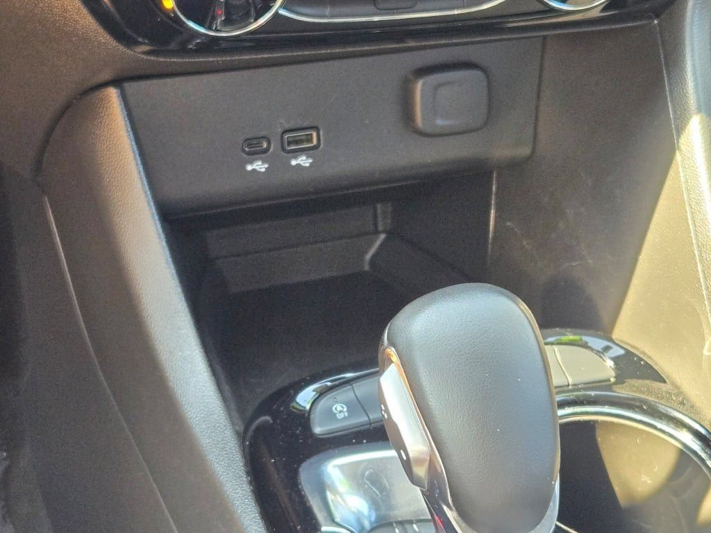 Used 2024 Buick Encore GX Sport Touring FWD image 25