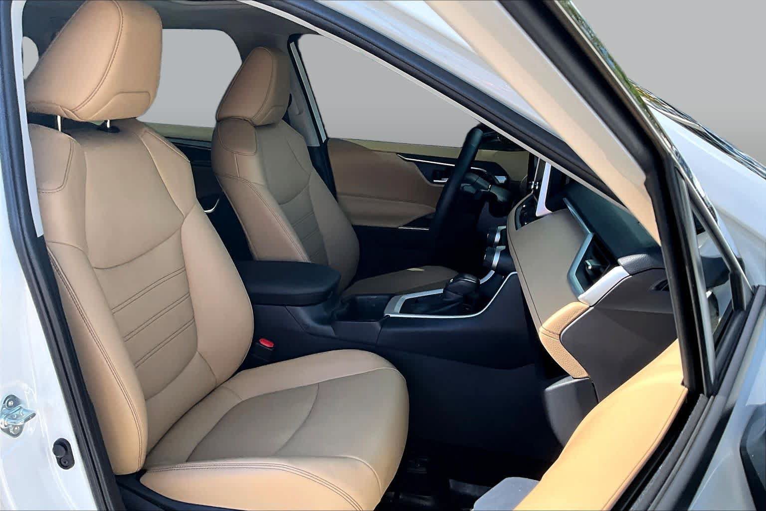 Used 2025 Toyota RAV4 XLE Premium w/ Weather Package FWD image 9