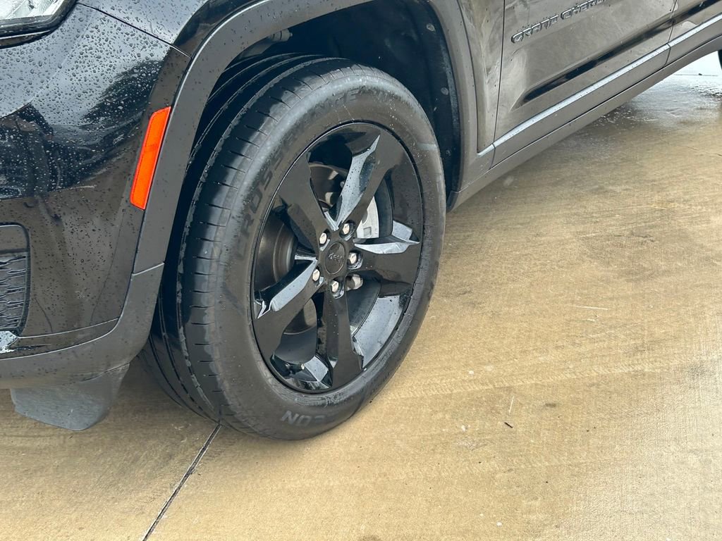 Used 2022 Jeep Grand Cherokee L Laredo RWD image 9