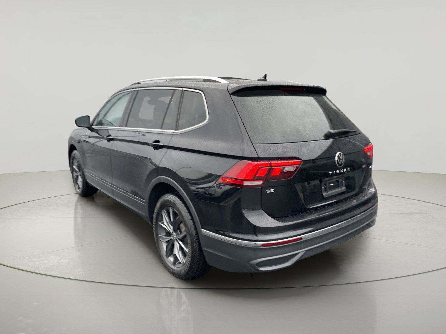 Used 2022 Volkswagen Tiguan SE AWD/4WD image 5