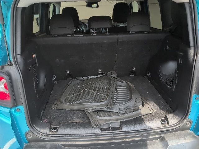 Used 2019 Jeep Renegade Latitude FWD image 14