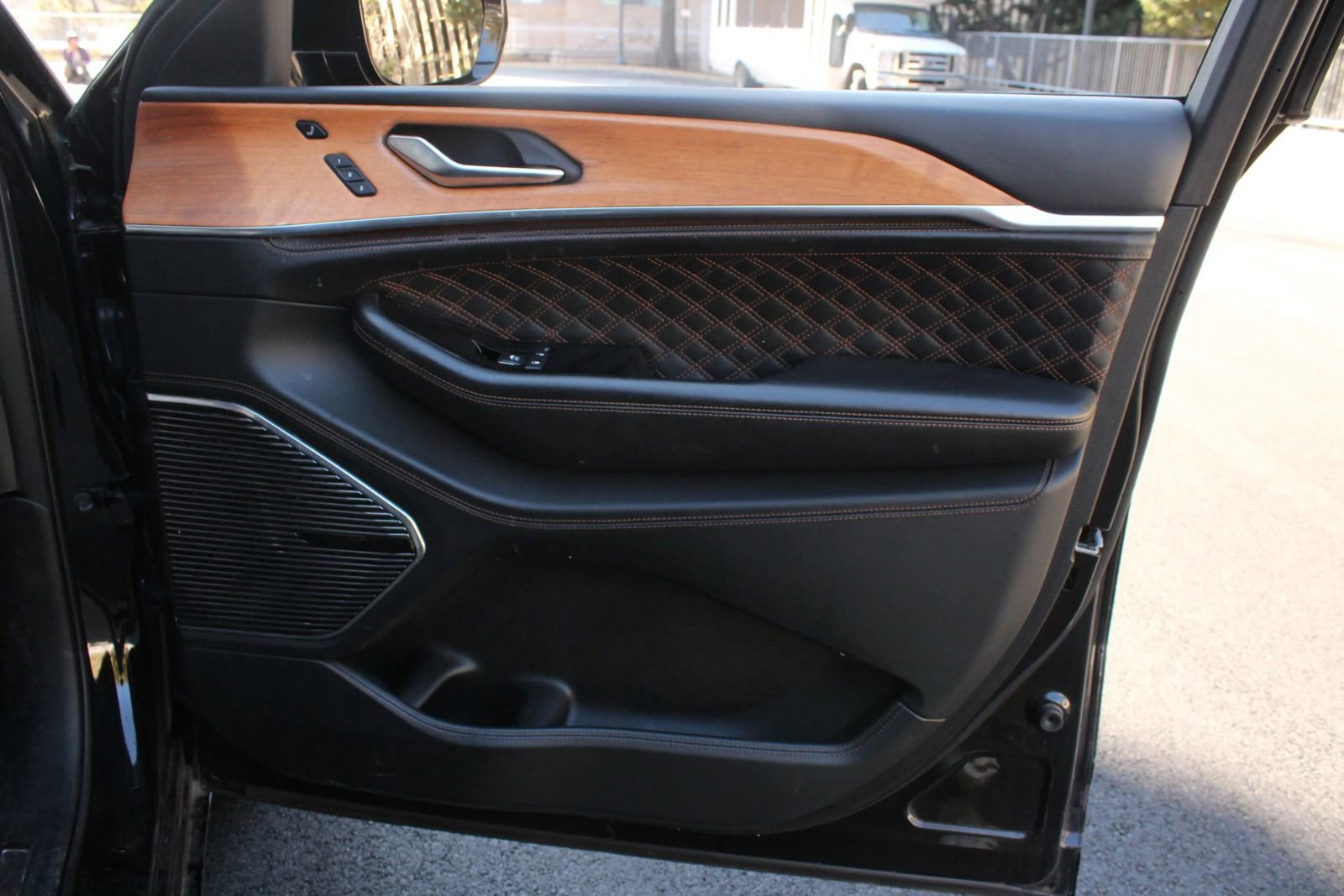 Used 2021 Jeep Grand Cherokee L Summit image 27