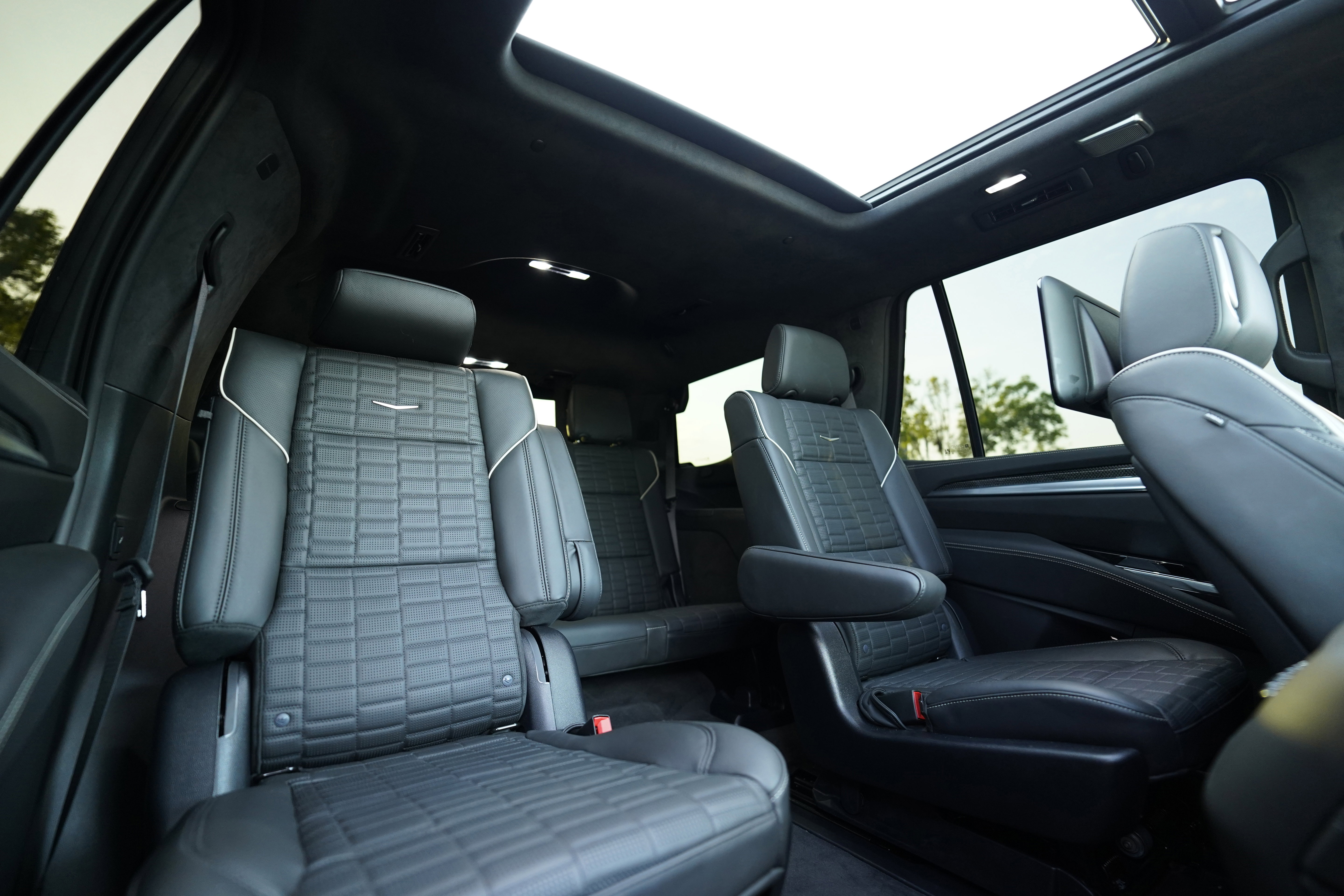 Used 2025 Cadillac Escalade V w/ LPO, Floor Liner Package image 19