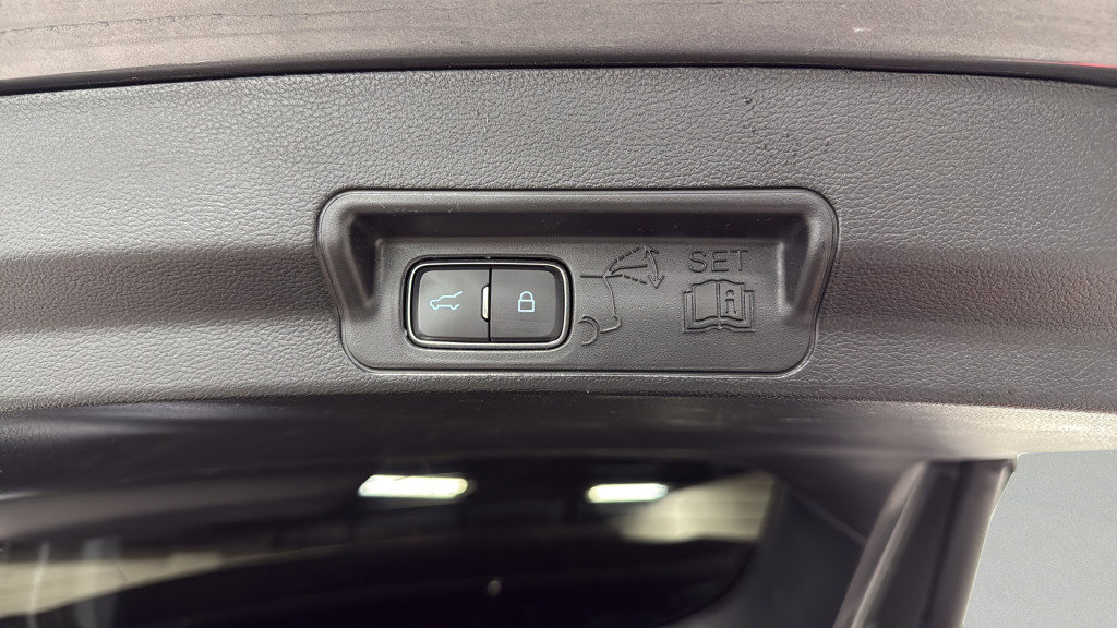 Used 2021 Ford Explorer Limited w/ Equipment Group 301A AWD/4WD image 14