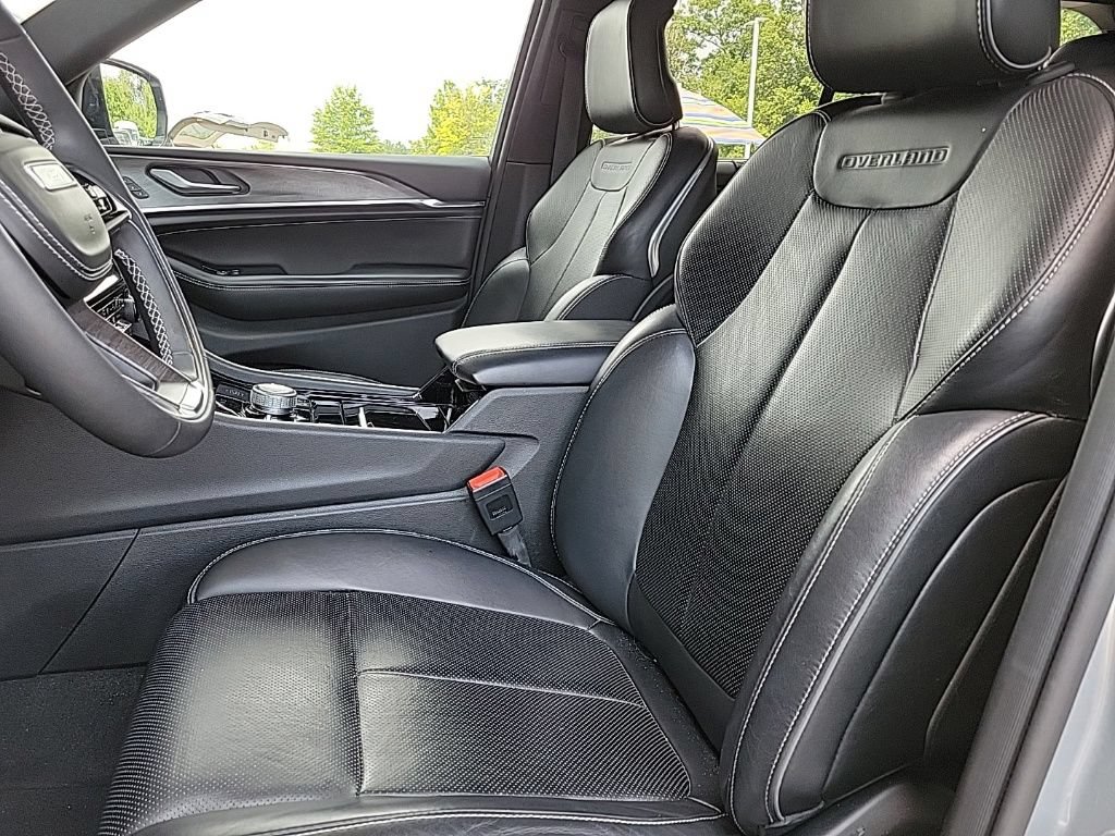 Used 2023 Jeep Grand Cherokee Overland w/ Luxury Tech Group IV AWD/4WD image 8