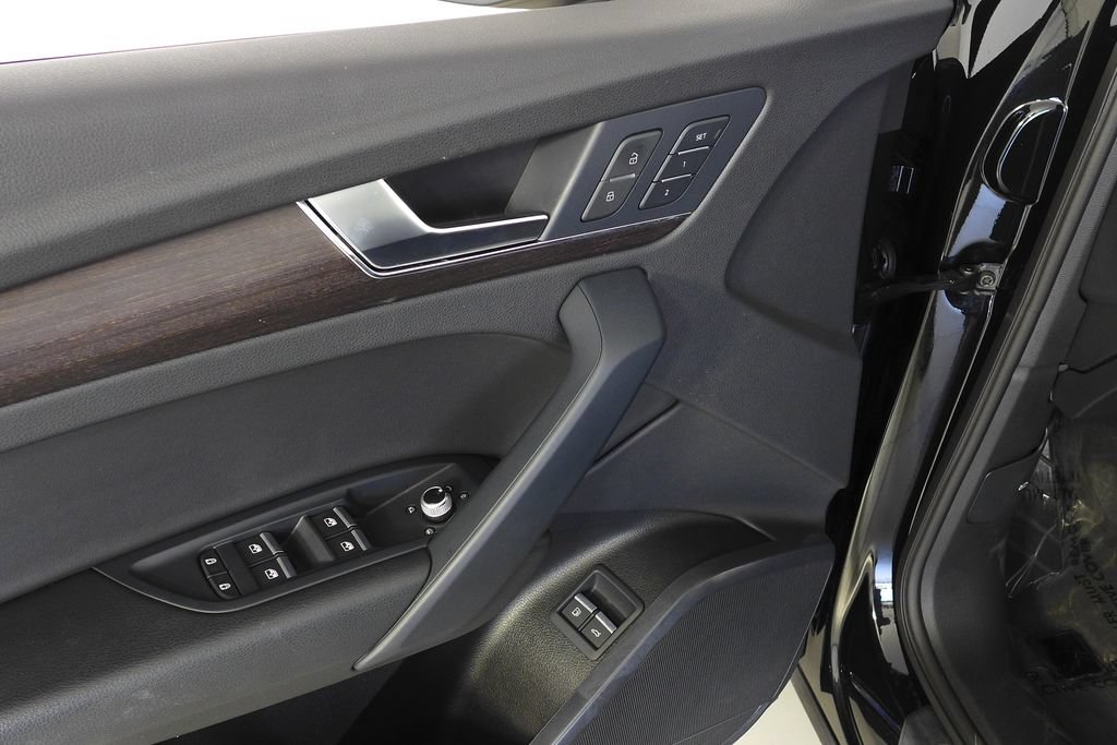 Used 2023 Audi Q5 e Premium w/ Convenience Package AWD/4WD image 12