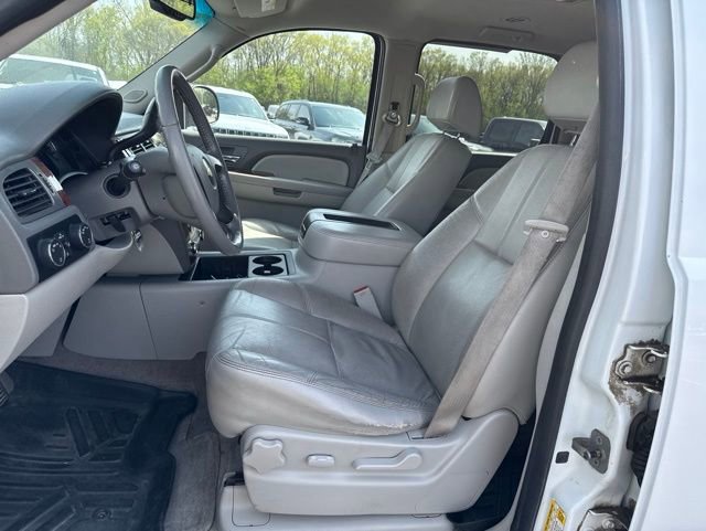 Used 2008 Chevrolet Suburban LT w/ LT Preferred Equipment Group AWD/4WD image 11