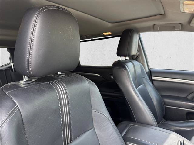 Used 2017 Toyota Highlander SE FWD image 16