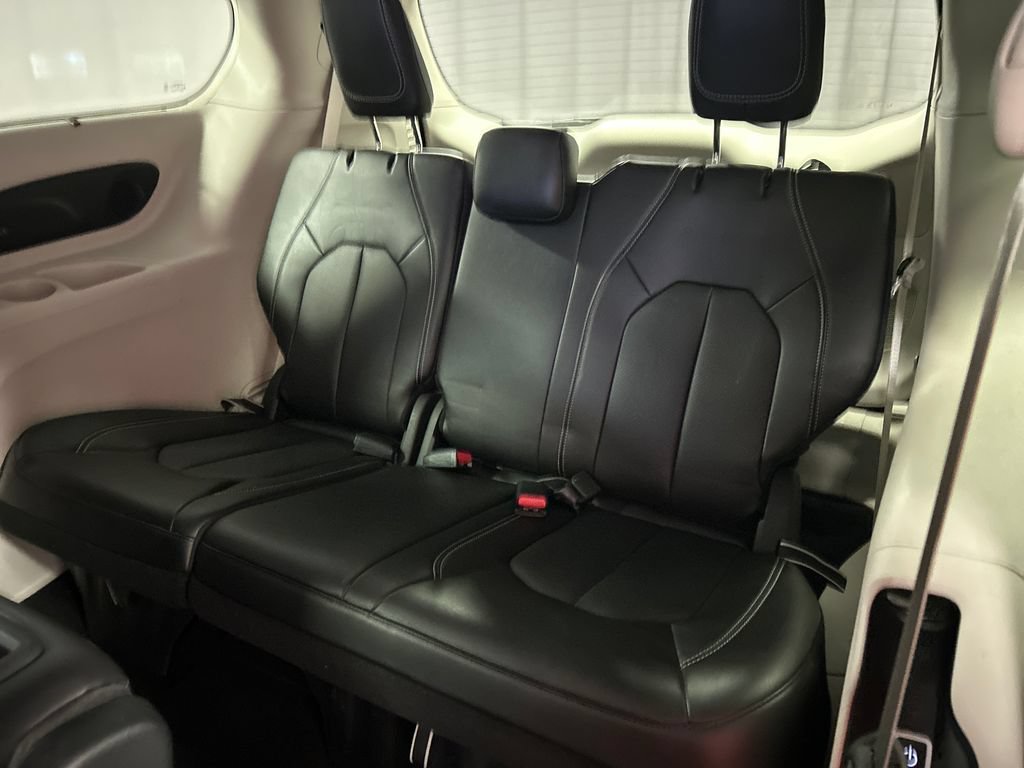 Used 2024 Chrysler Pacifica Touring-L w/ Uconnect Theater Family Group FWD image 24