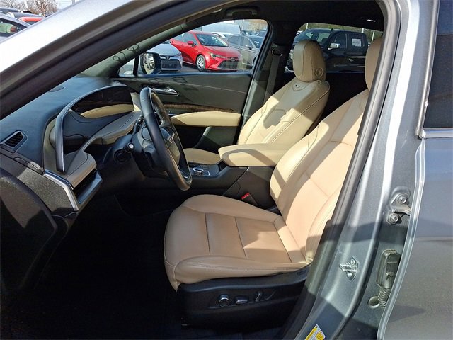 Used 2024 Cadillac XT4 Premium Luxury image 10