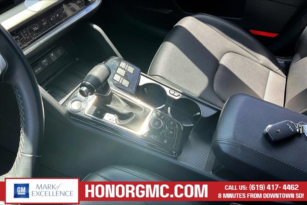 Used 2025 Kia Sportage EX w/ Premium Package FWD image 17