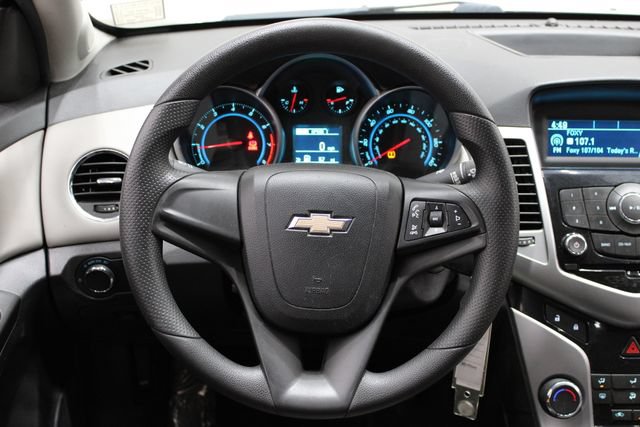 Used 2014 Chevrolet Cruze LS FWD image 18