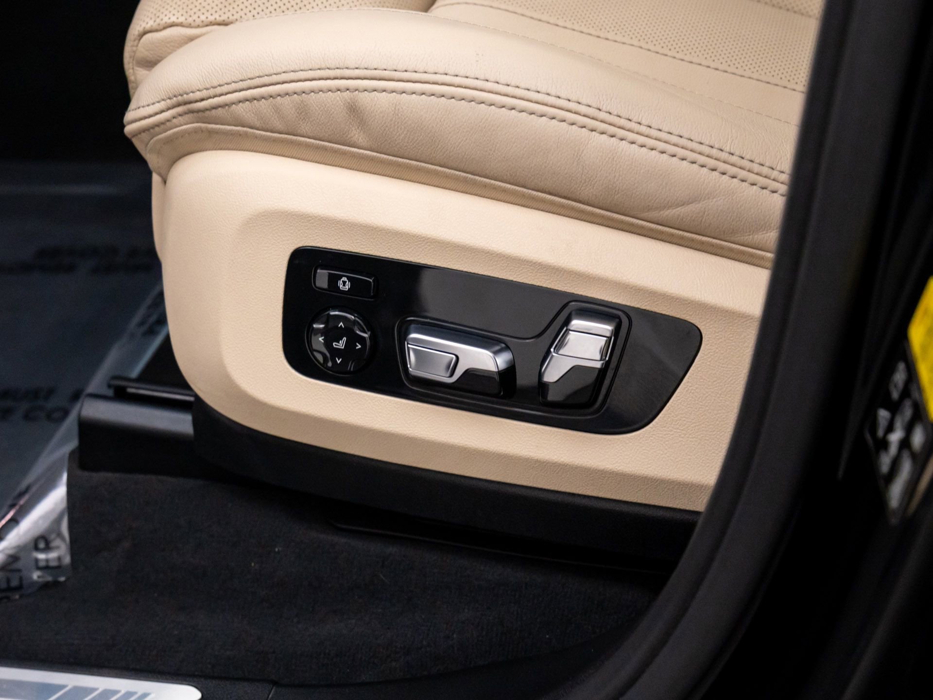 Used 2021 BMW X7 xDrive40i w/ M Sport Package image 15