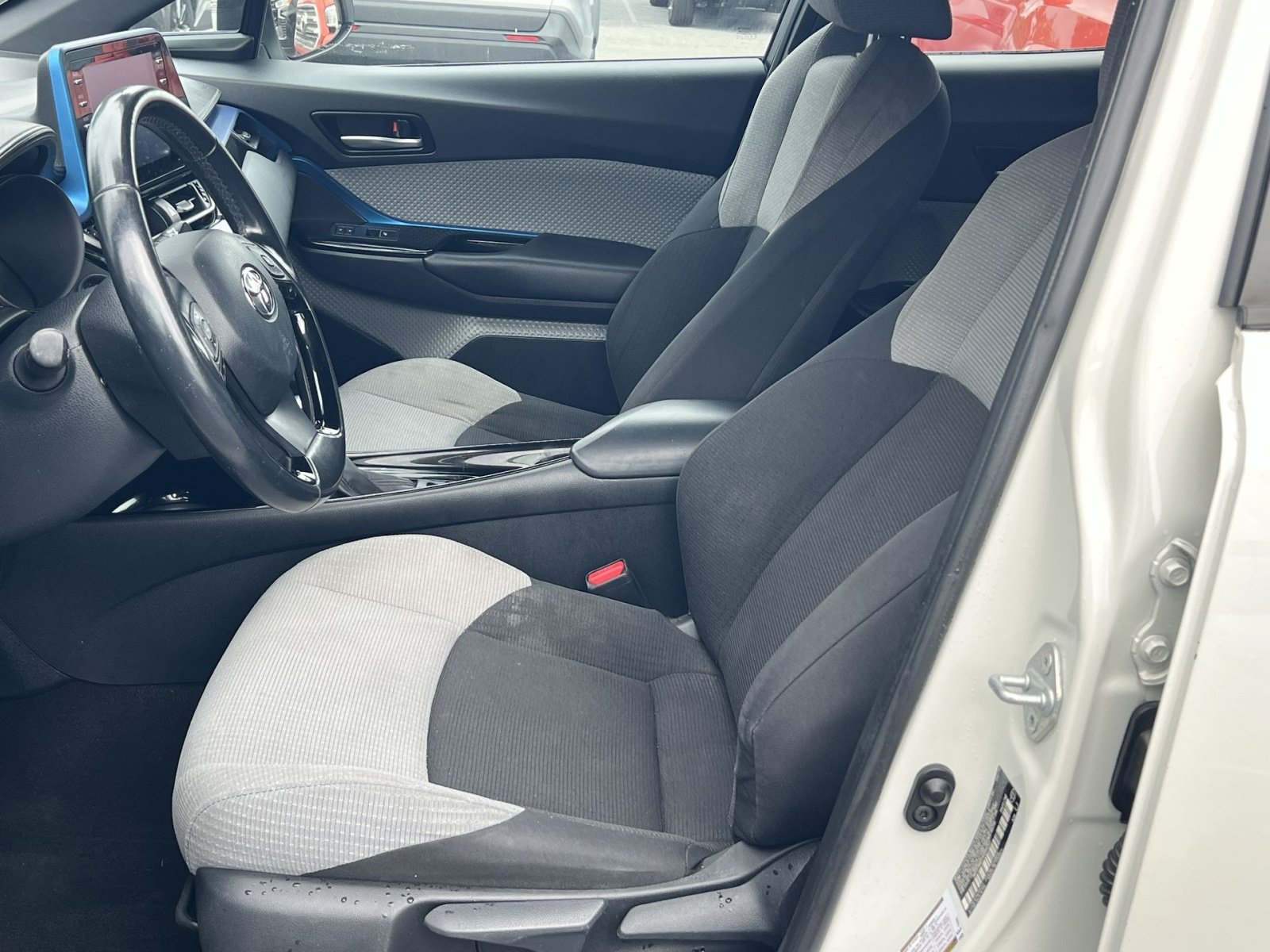 Used 2019 Toyota C-HR XLE FWD image 12