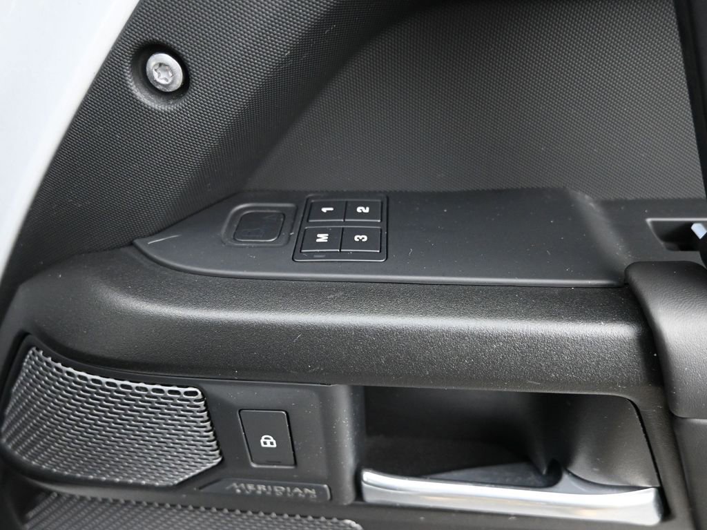 Used 2022 Land Rover Defender 110 V8 image 5