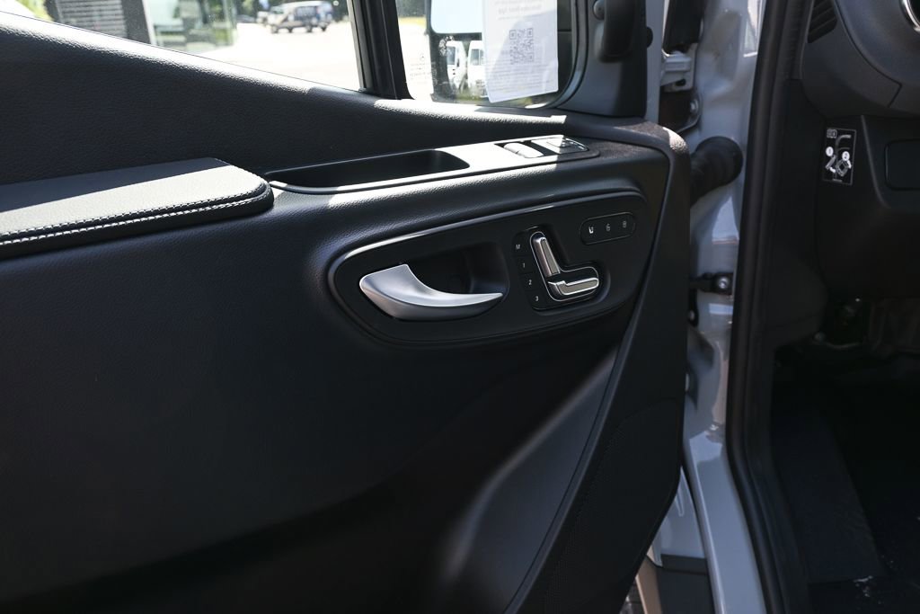 Used 2025 Mercedes-Benz Sprinter 2500 image 7