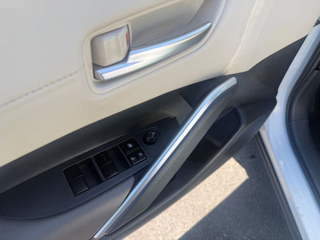 Used 2023 Toyota Corolla Cross XLE w/ Convenience Package image 10