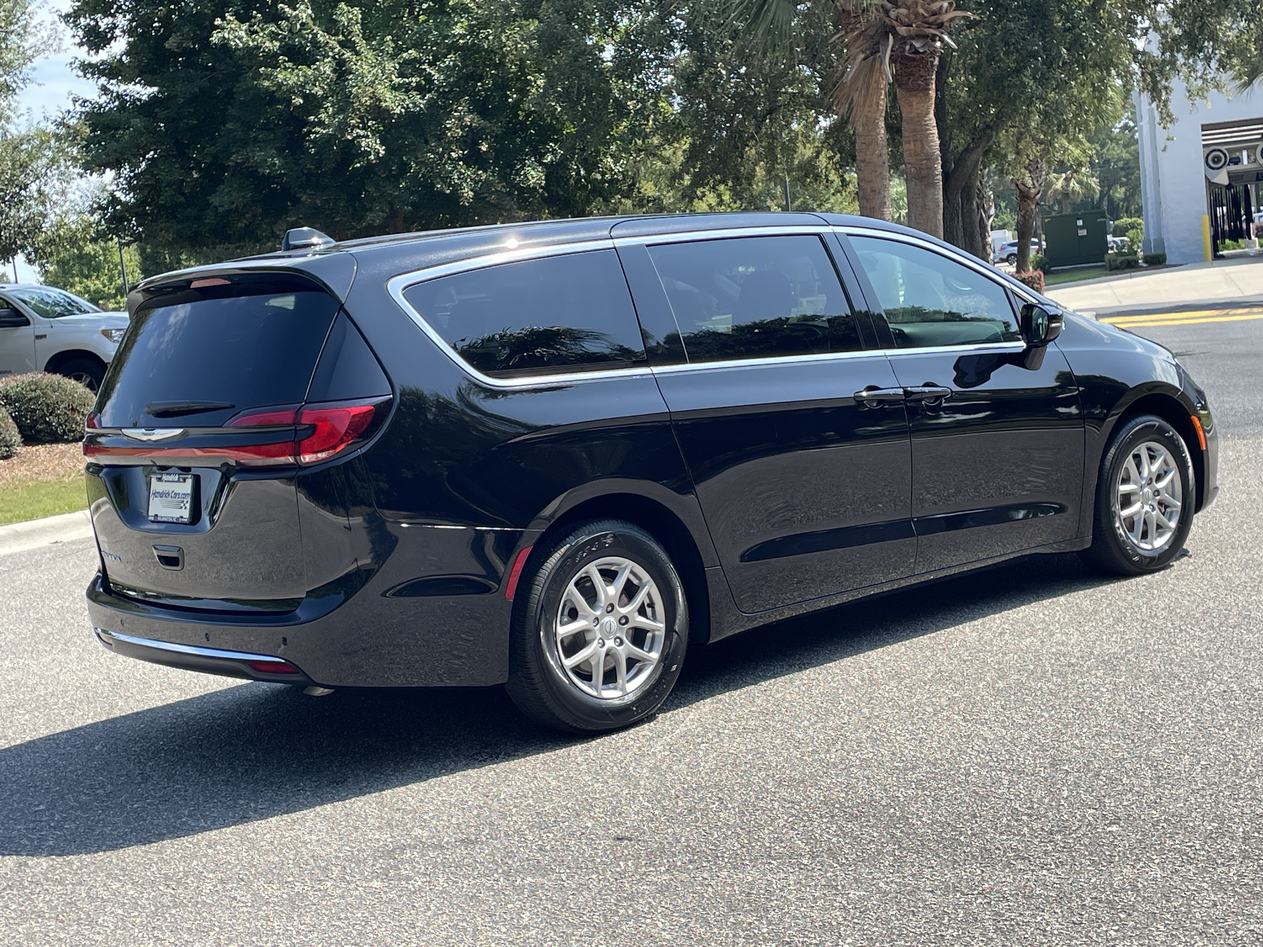 Used 2026 Chrysler Pacifica Select FWD image 9