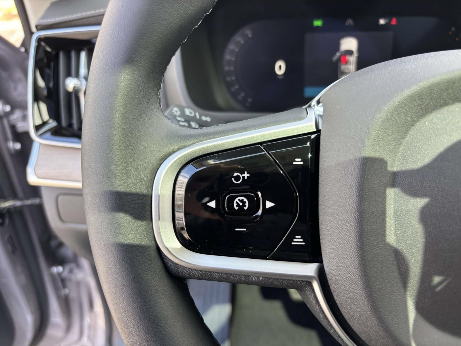 New 2026 Volvo XC90 B6 Plus w/ Protection Package Premier AWD/4WD image 18