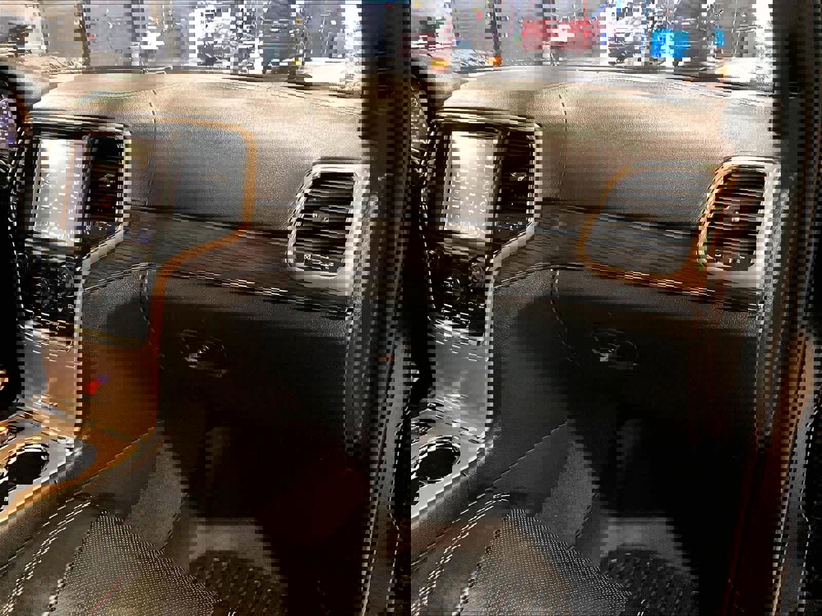 Used 2017 Jeep Grand Cherokee Overland image 13