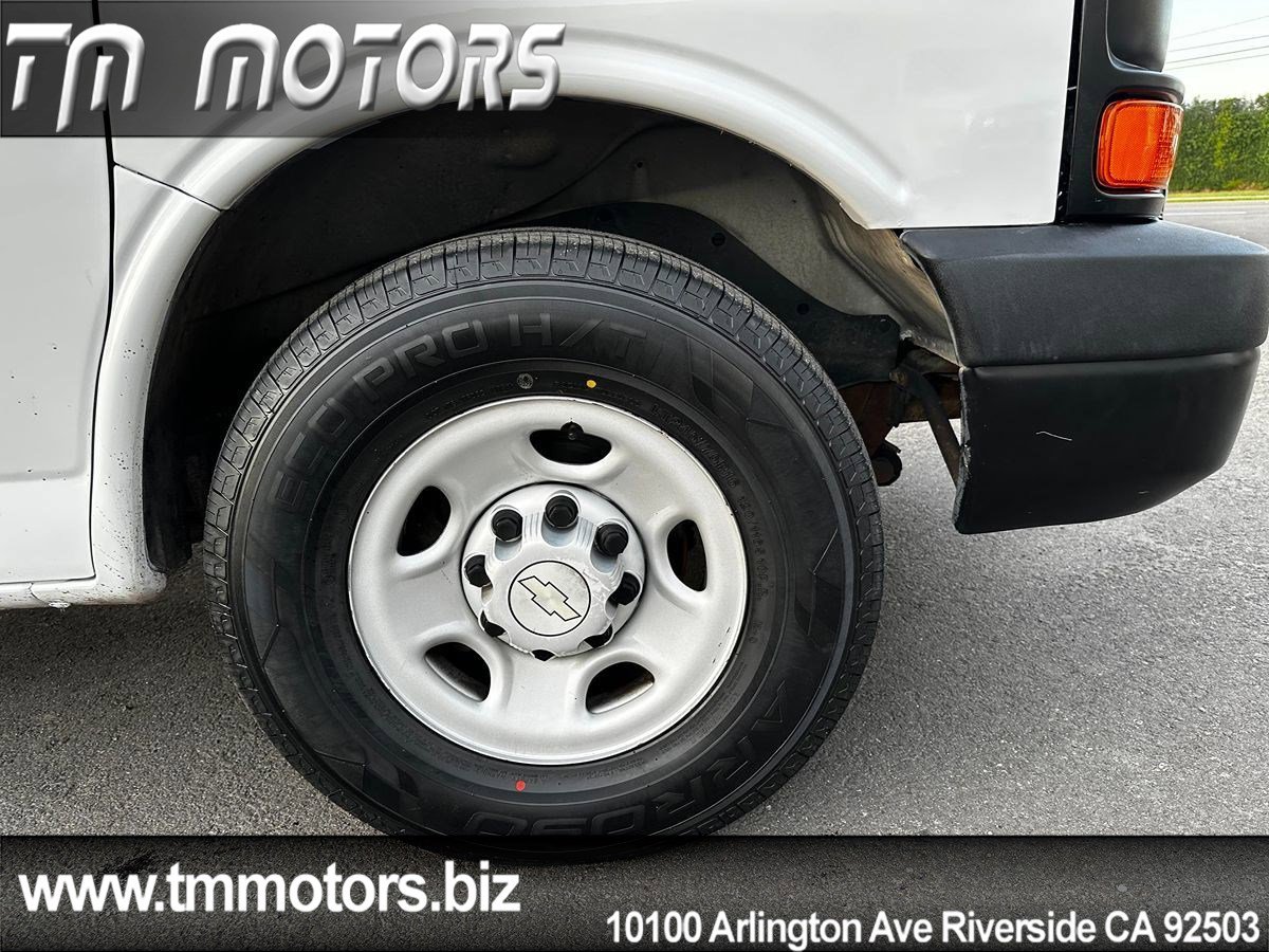 Used 2007 Chevrolet Express 2500 image 10