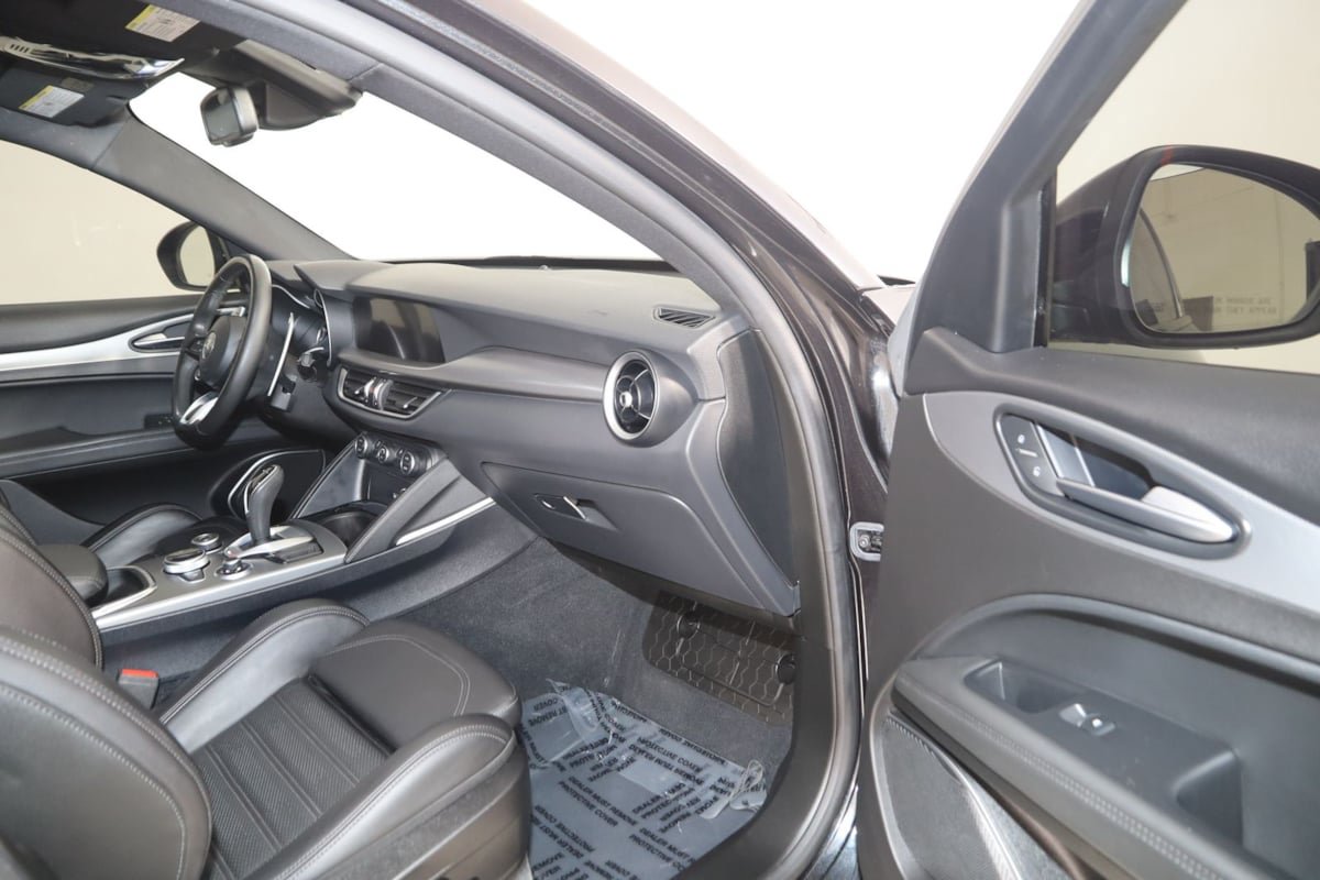 Used 2023 Alfa Romeo Stelvio Veloce AWD/4WD image 41