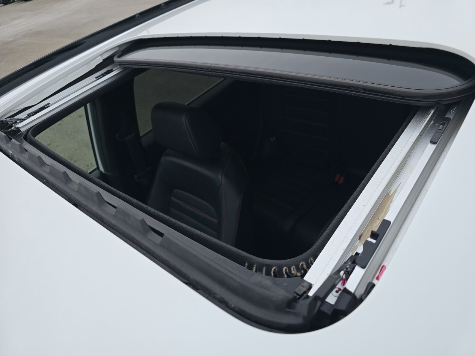 Certified 2023 Honda CR-V Sport Touring image 4