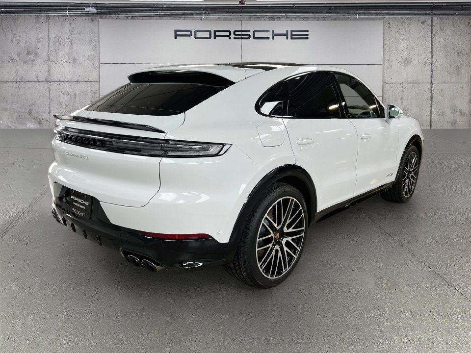 New 2026 Porsche Cayenne GTS AWD/4WD image 9