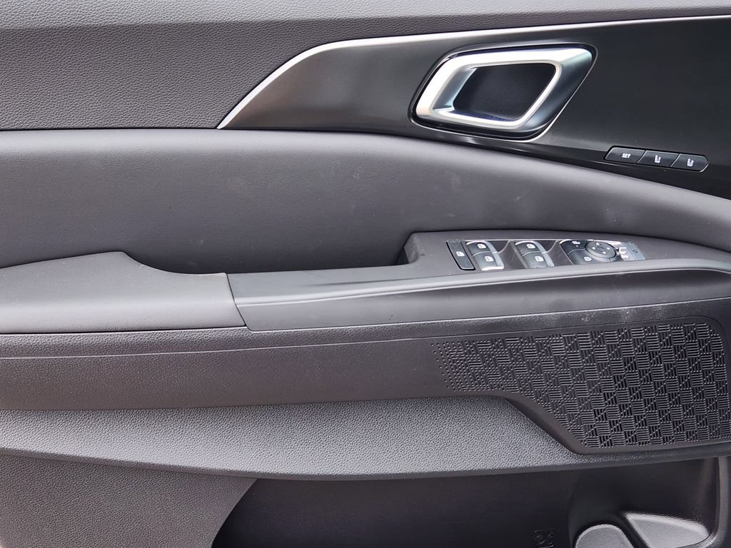 New 2027 Kia Carnival SX w/ Dark Edition Package FWD image 7