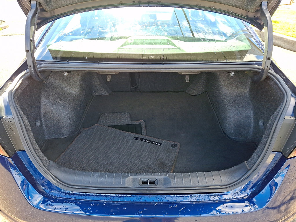 Used 2024 Nissan Altima 2.5 SR FWD image 18