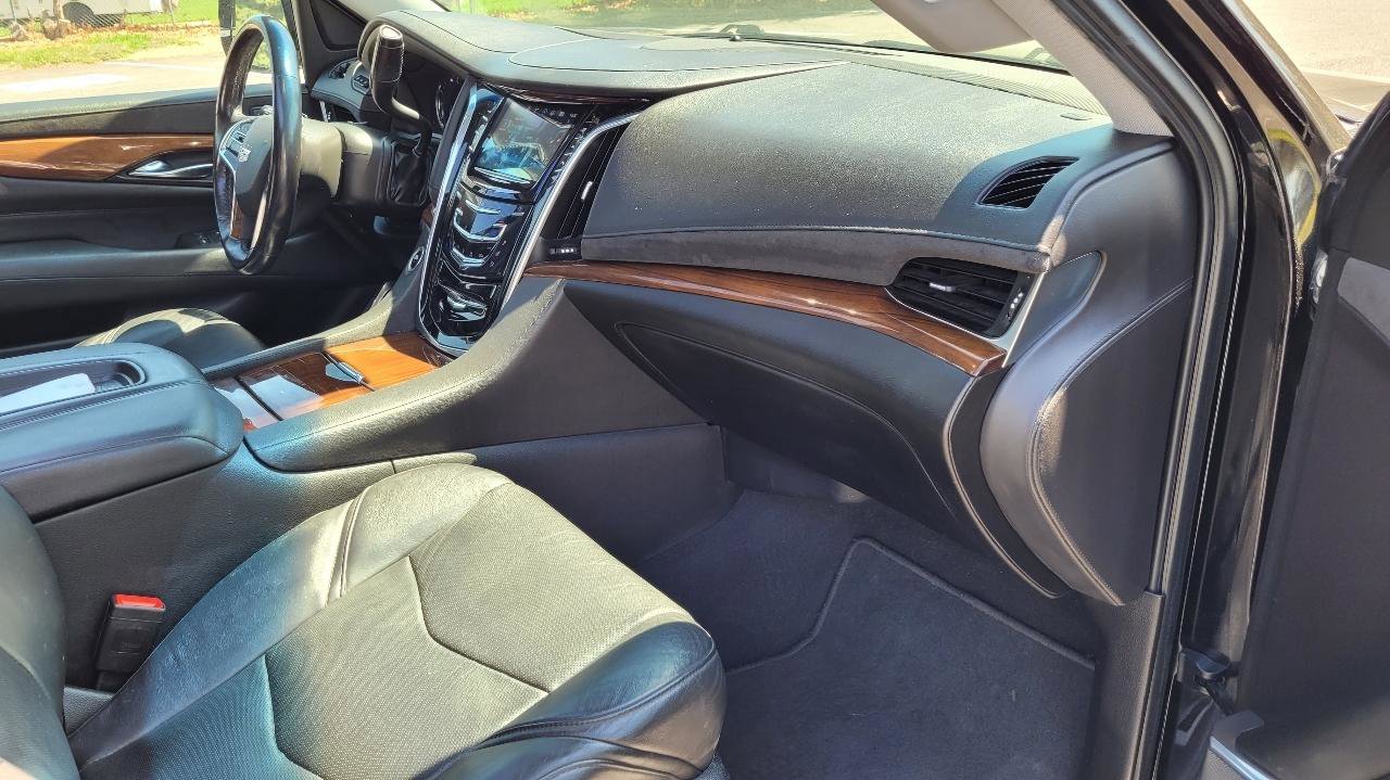 Used 2019 Cadillac Escalade ESV Premium Luxury w/ Escalade Sport Edition AWD/4WD image 7