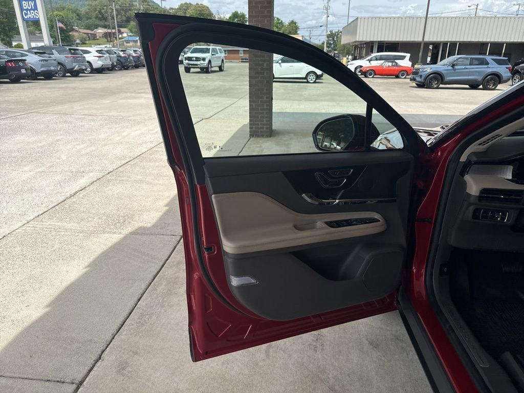 Used 2023 Lincoln Corsair FWD w/ Equipment Group 101A image 18