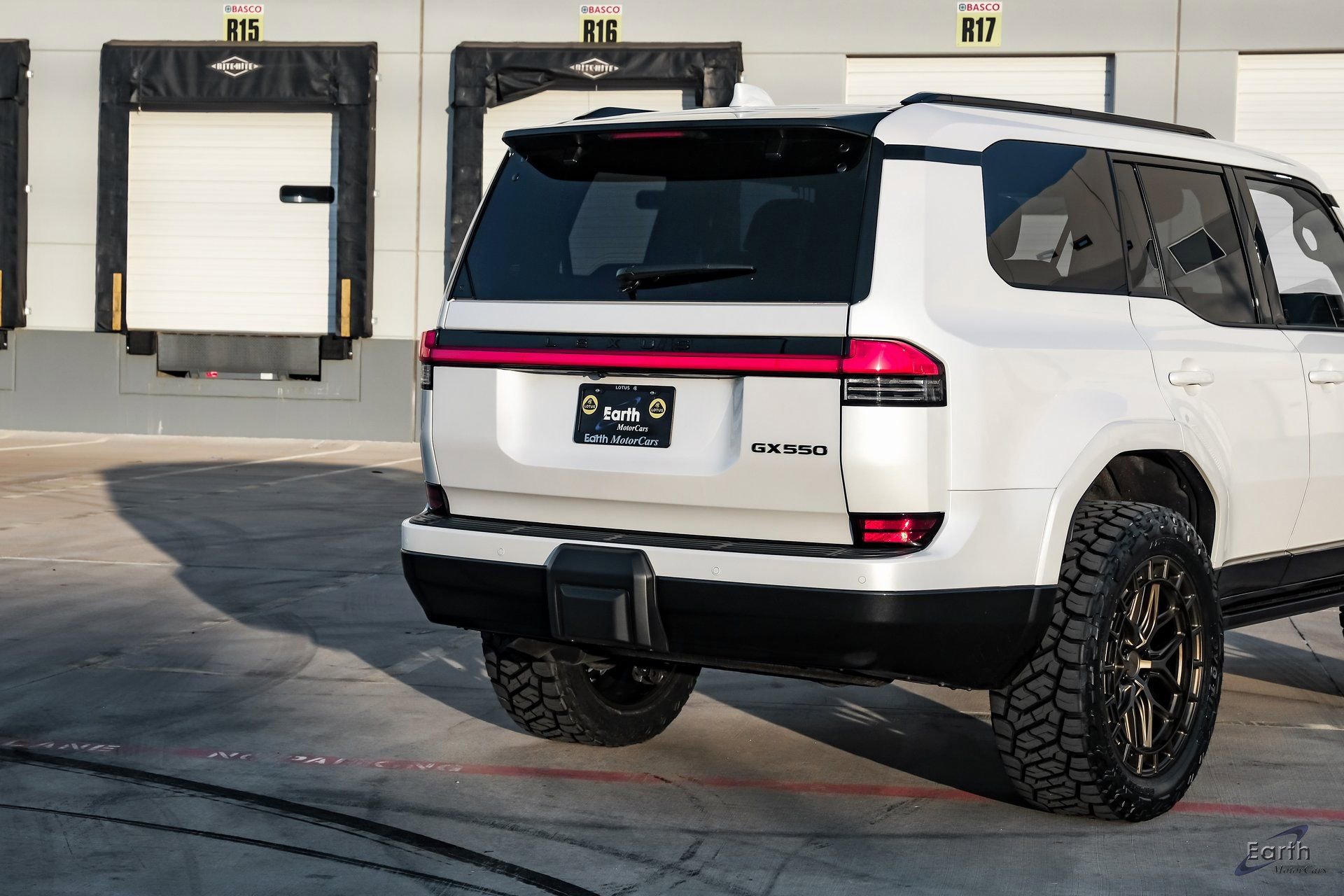 Used 2025 Lexus GX 550 550 Luxury+ HUD Vossen Wheels w/ Accessory Package (2T) image 16