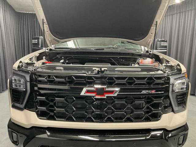 New 2026 Chevrolet Silverado 2500 ZR2 w/ LPO, Dark Essentials Package AWD/4WD image 18