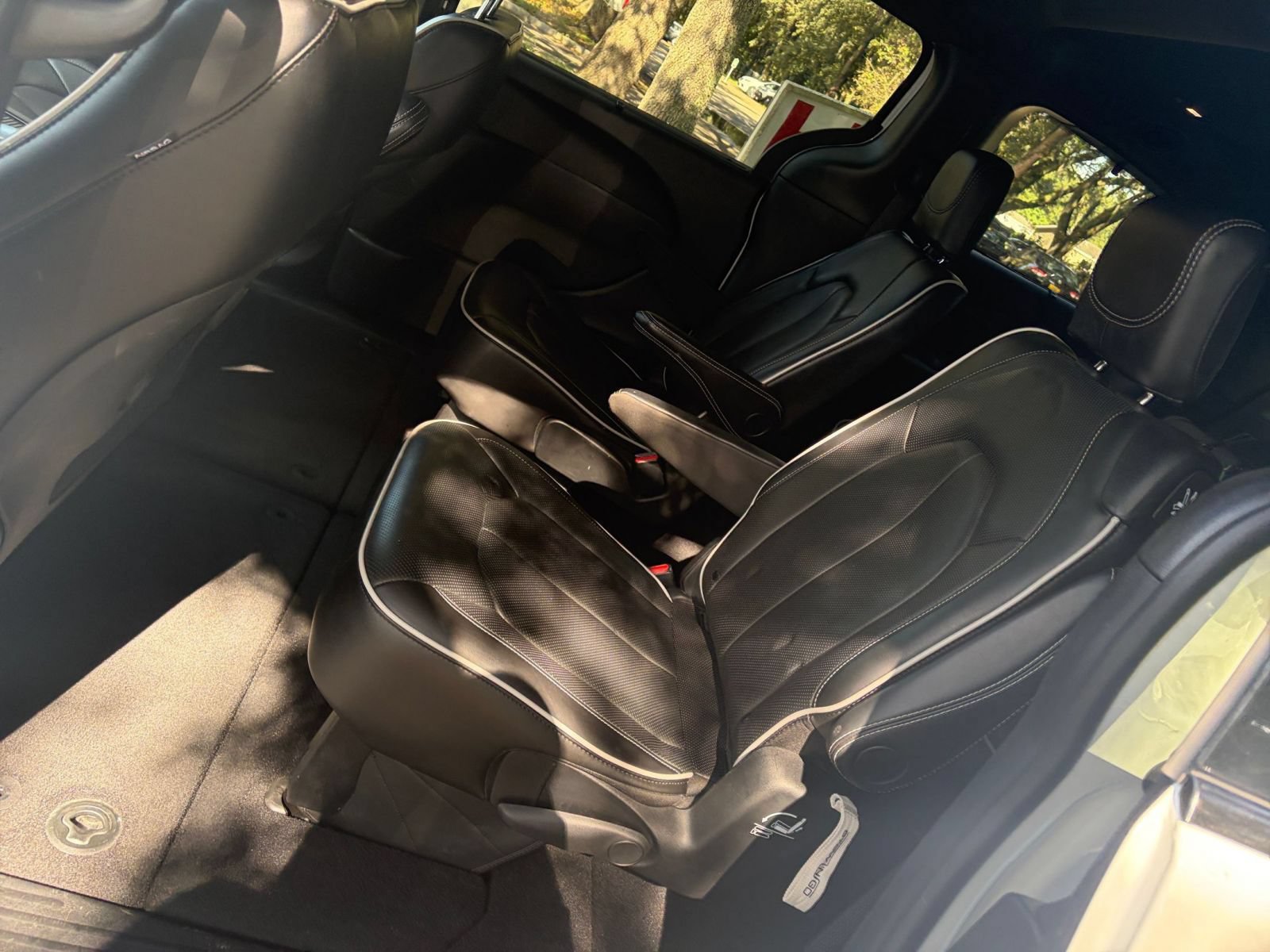 Used 2025 Chrysler Pacifica Limited FWD image 28