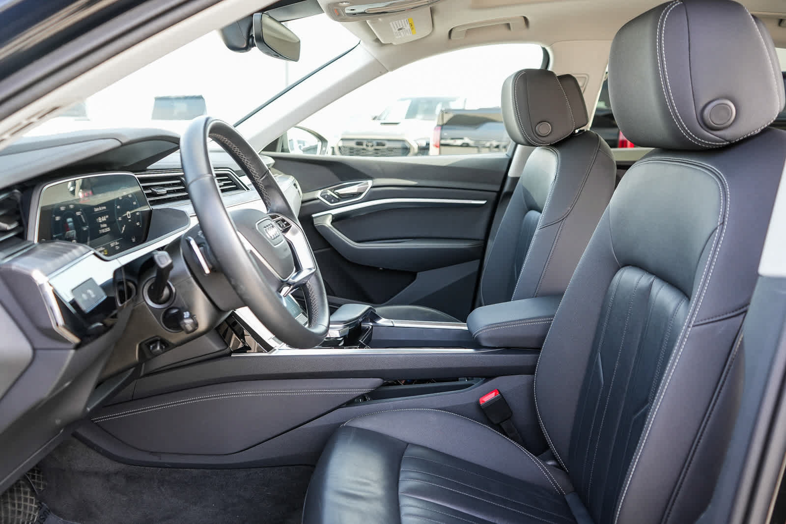 Used 2024 Audi Q8 e-tron Premium AWD/4WD image 25