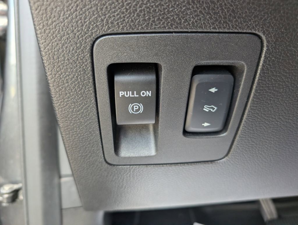 Used 2018 Ford F150 Platinum w/ Equipment Group 701A Luxury AWD/4WD image 31