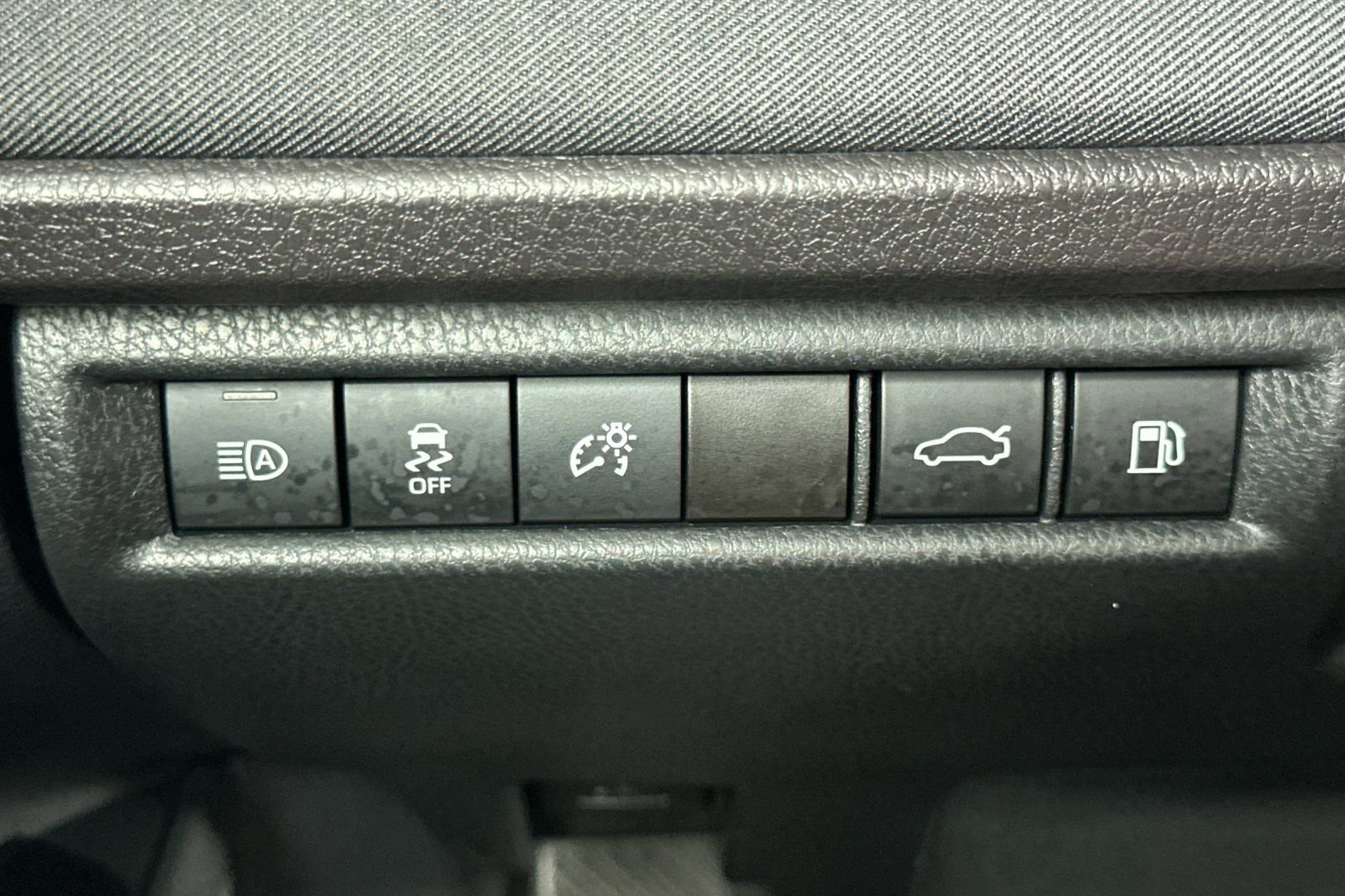 Used 2025 Toyota Camry LE image 30