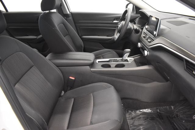 Used 2025 Nissan Altima 2.5 SV FWD image 19